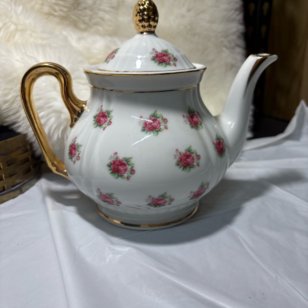 Vintage Nasco Fine China hot teapot with a rose pattern, handcrafted in Japan. - Picture 13 of 13